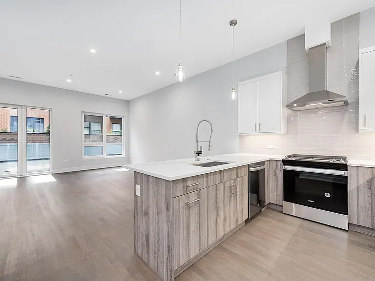 2139 W Madison St — Photo 3