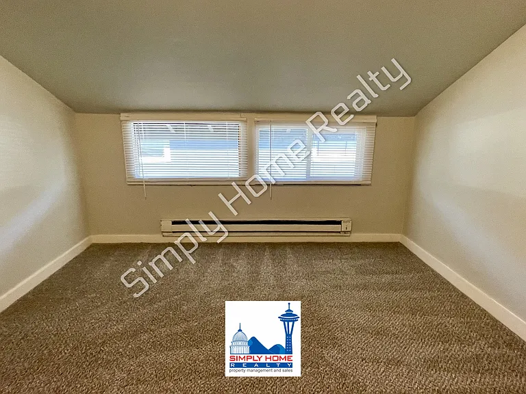 3314 Sawyer St — Photo 9