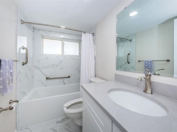 4th image of 620 Edgewater Dr Unit 203