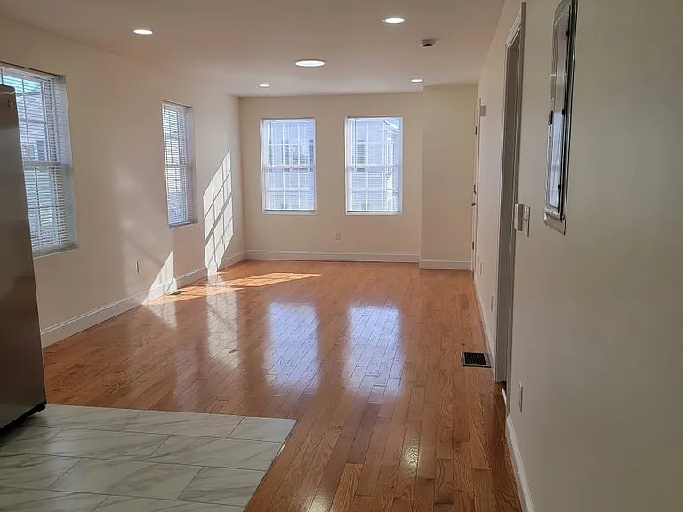 255 Ohio Ave #2 — Photo 13