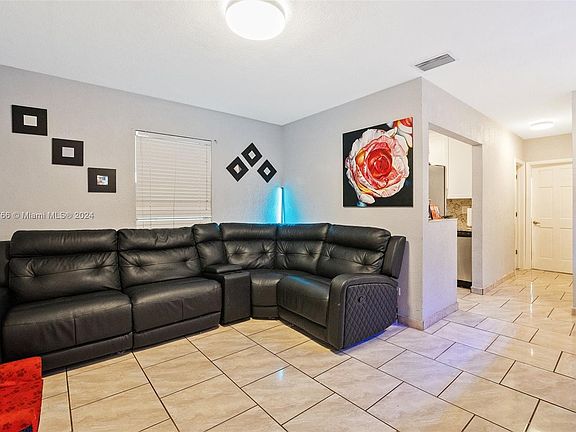 5th image of 1610 NW 32nd Ave
