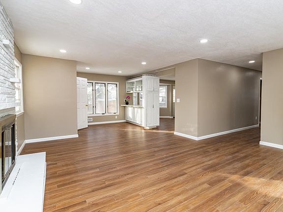 4th image of 9140 Penn Ave S