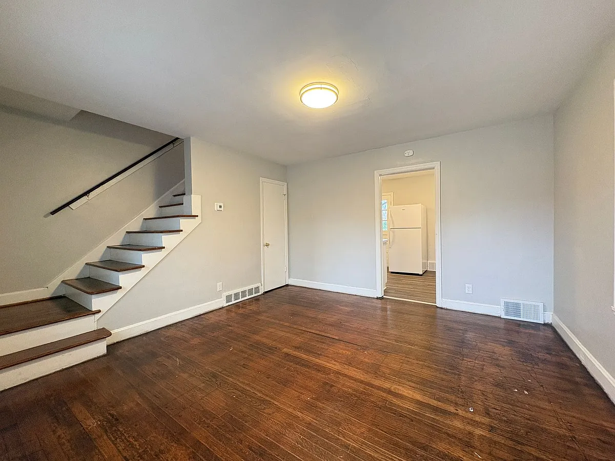 Building Photo - 711 Chestnut Dr #B