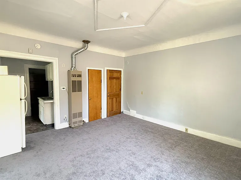 908 N Van Buren St #2 — Photo 3