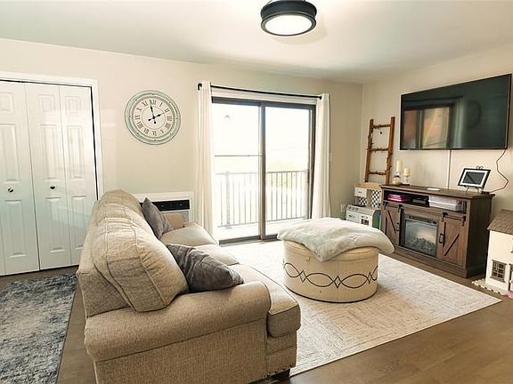 3rd image of 651 Riverside Ave