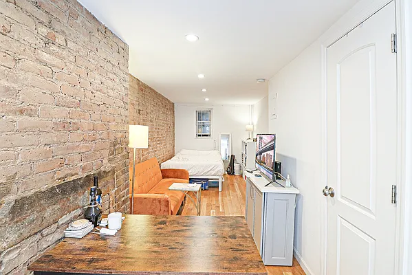 Rented by Avenues Real Estate | media 8