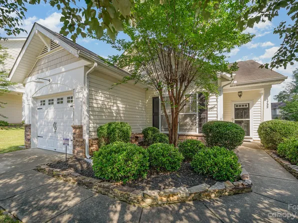 1732 Crabapple Tree Ln, Charlotte, NC 28214