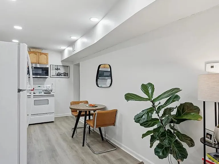 1709 Christian St #2 — Photo 4