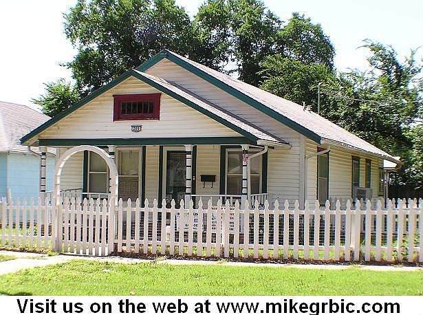 1st image of 209 W Locust Ave