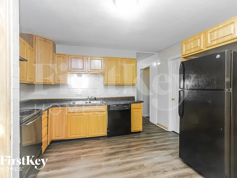 1281 Tree Top Ln — Photo 5