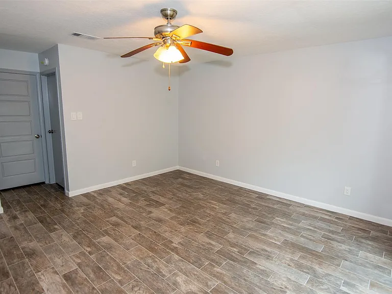 2302 Cades Cove Dr — Photo 3