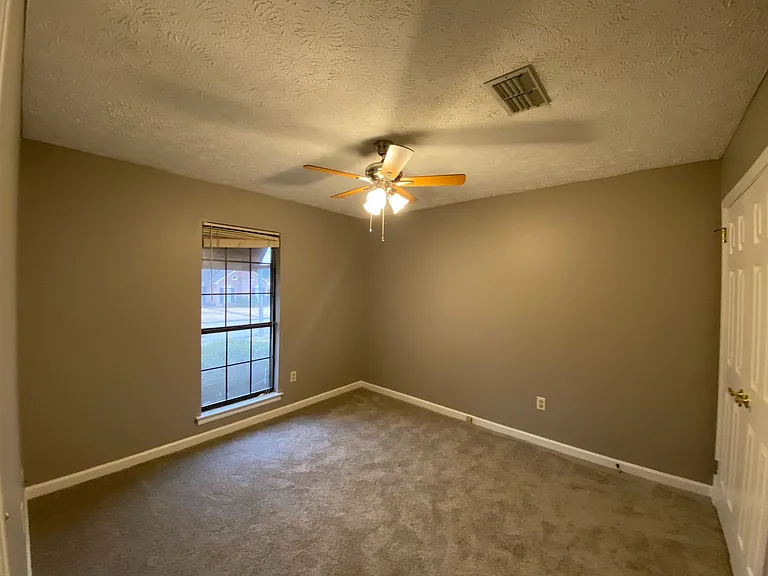 1607 Salisbury Pl — Photo 17