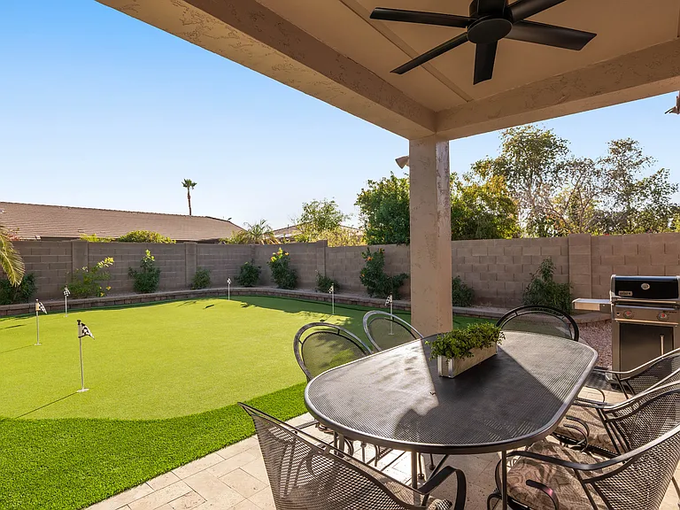 18445 W Mauna Loa Ln — Photo 5