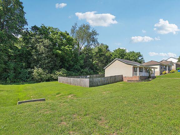 4th image of 966 Russet Dr