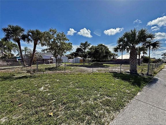 3rd image of 5152 SE Primrose Way