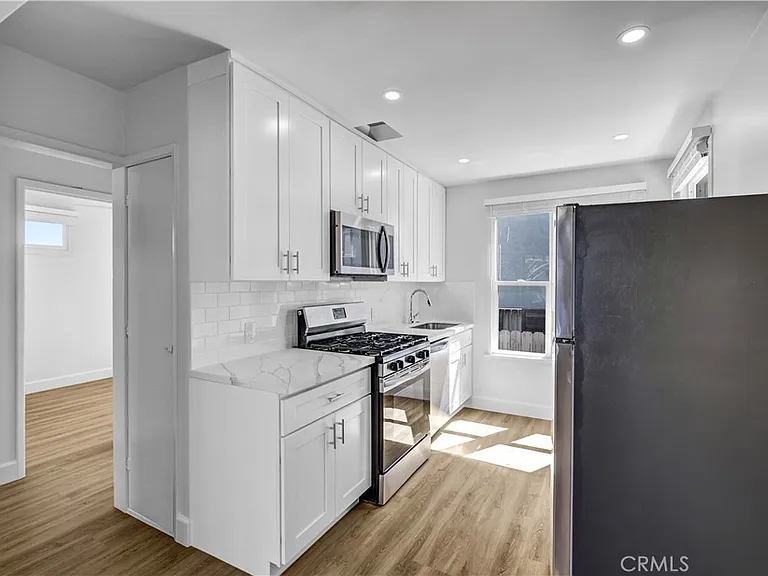 200 Avenida Monterey — Photo 9
