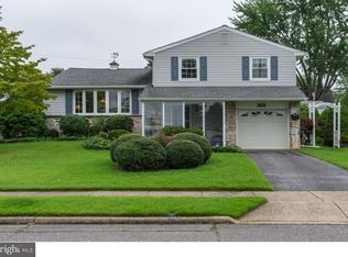 301 Swiftwater Ln, Brookhaven, PA 19015