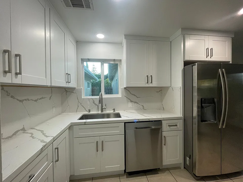 8761 Woodley Ave