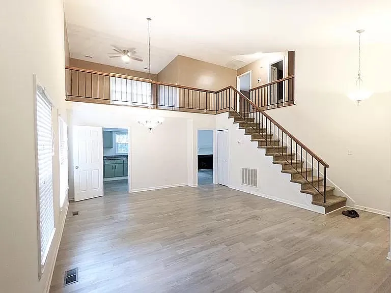 11 Clover Dr — Photo 4