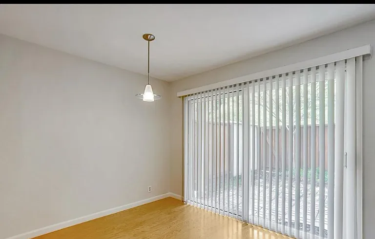 1070 Spring Valley Cmn — Photo 12