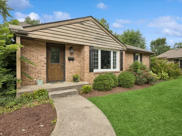 100 Elm St, Crystal Lake, IL 60014
