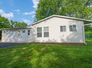 3 Austin Ave, Carpentersville, IL 60110