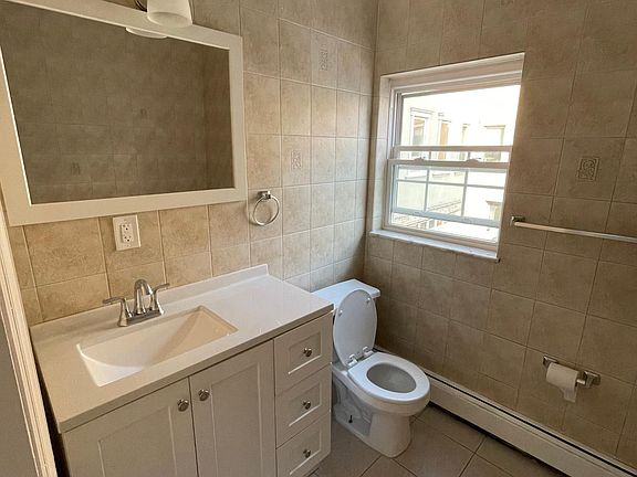 4th image of 256 Crescent Ln Floor 1