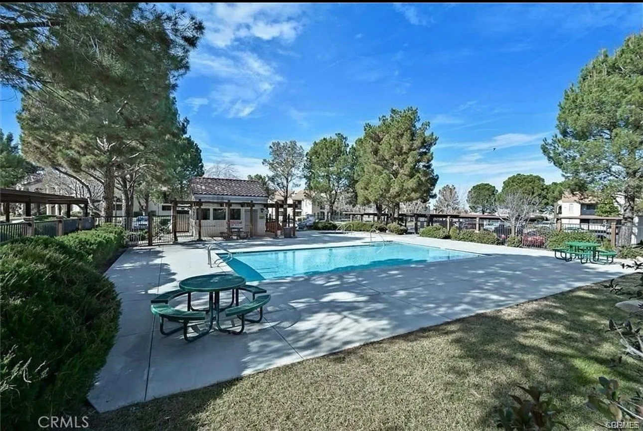 2 bed, 853 sqft, $2,600 — Photo 2