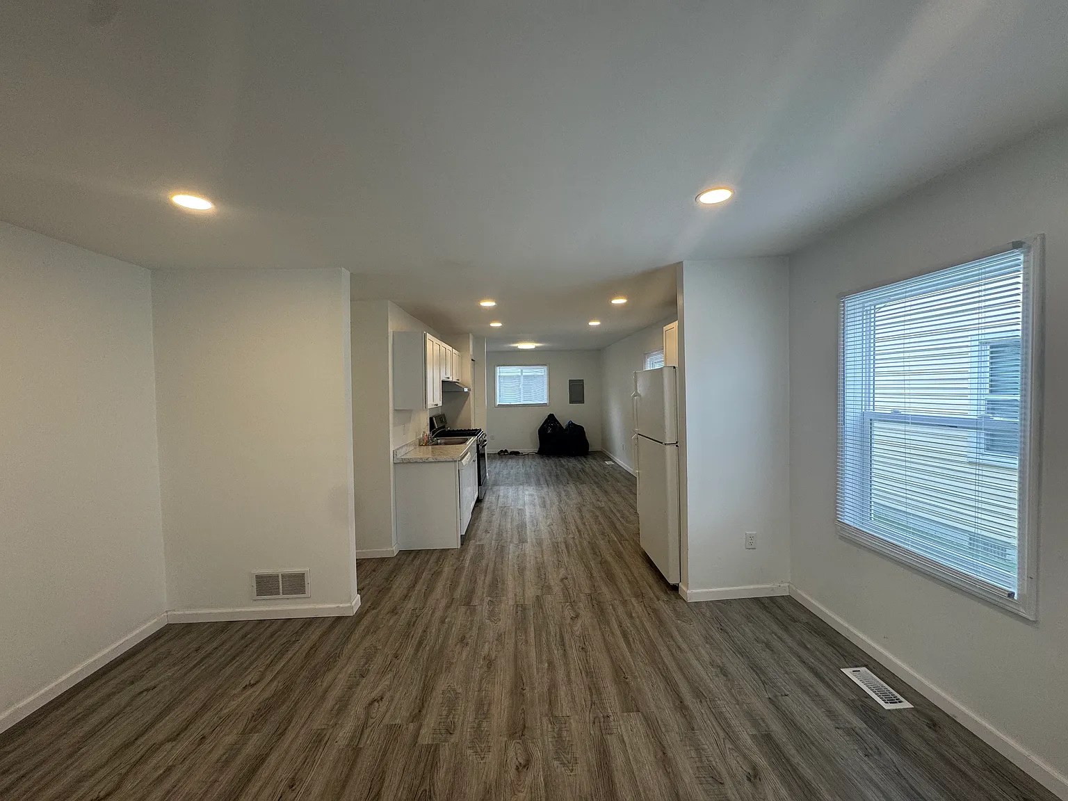 2 bed, 852 sqft, $1,600 — Photo 3