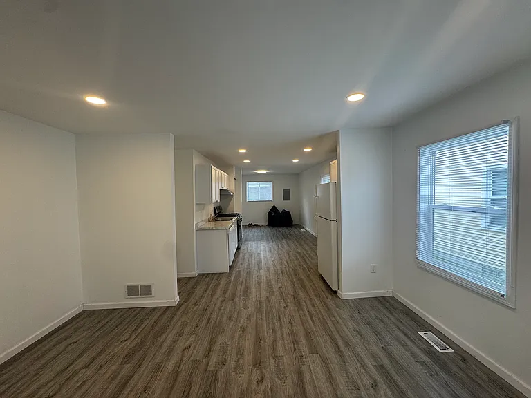 560 E Kalama Ave — Photo 3