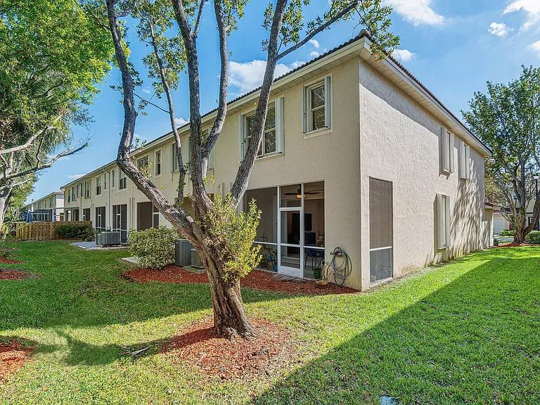 9911 Porta Leona Ln — Photo 31