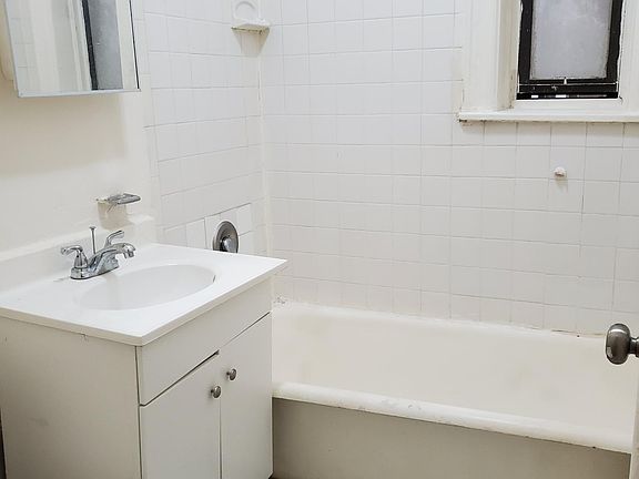 4th image of 80 Lexington Ave APT 1