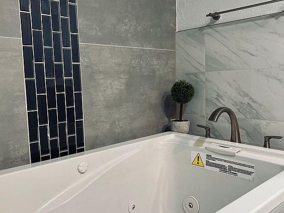 5th image of 6744 Lawndale St APT 2