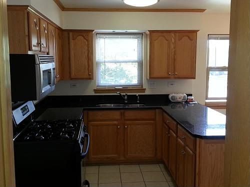 3rd image of 3845 Wenonah Ave #4