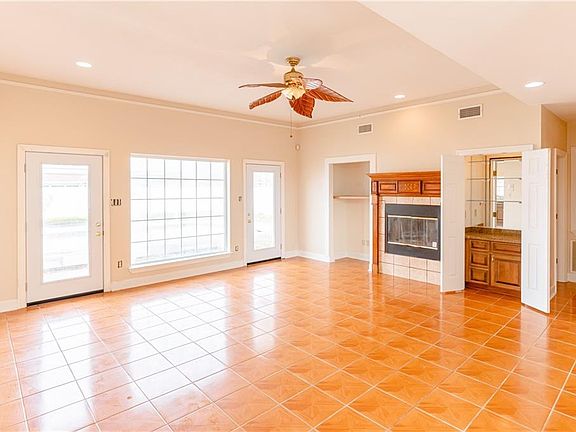 4th image of 11413 Maxine Dr