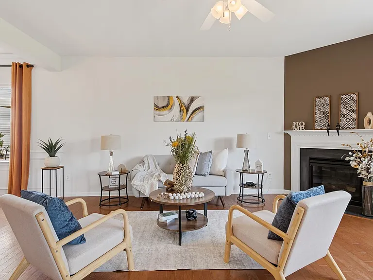 4332 Burchard Dr — Photo 3
