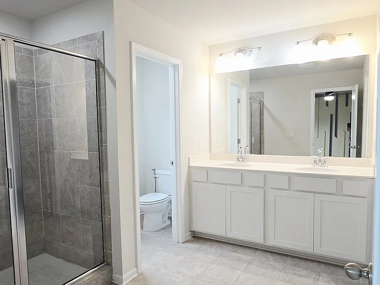 Master Bathroom with walkin shower