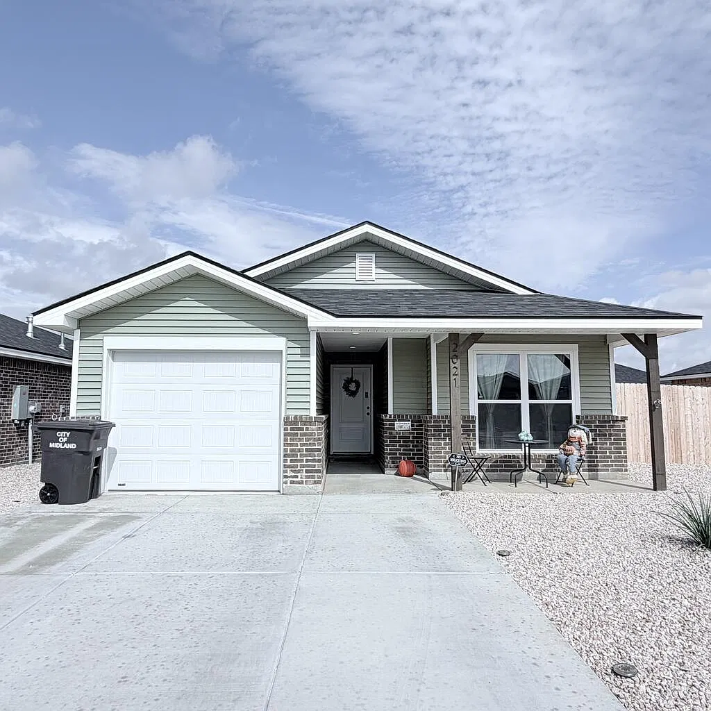 2 bed, 2.0 bath, 1290 sqft, $1,900 — Photo 1