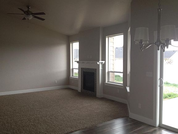 4th image of 180 Canyon Crest Dr