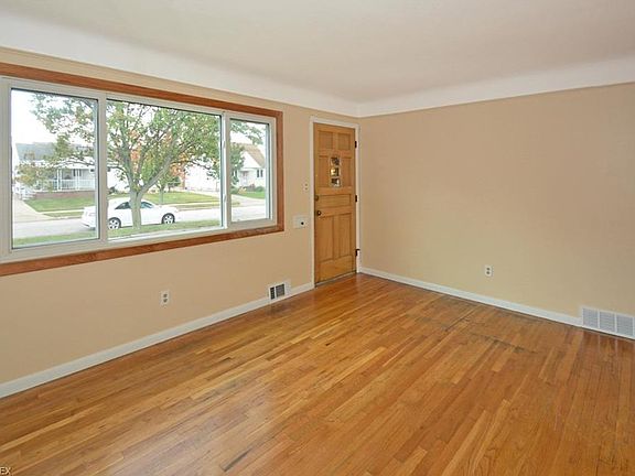4th image of 15582 Ashland Dr