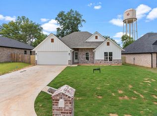 135 Hillcrest Dr, Gladewater, TX 75647