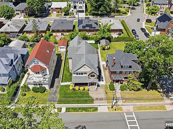 2nd image of 1077 Anderson Ave