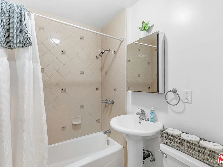 2400 Pacific Ave #1 — Photo 13