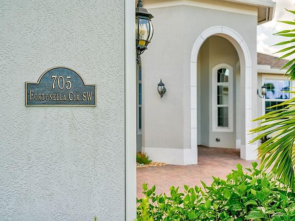 4th image of 705 Fortunella Cir SW