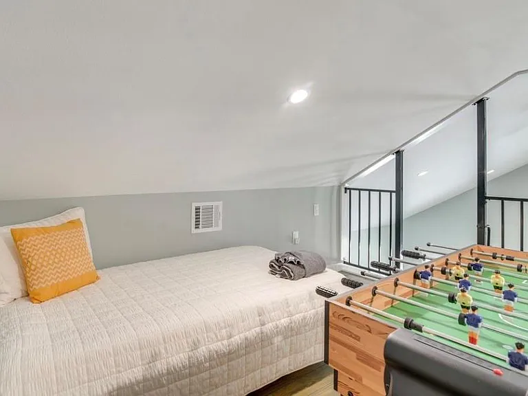 1049 Sunset Cir W — Photo 18