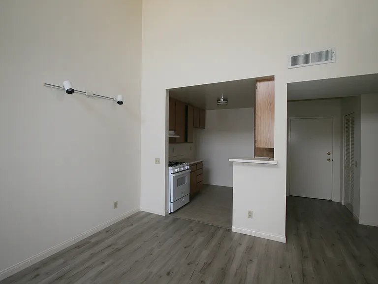 3637 Clarington Ave #213 — Photo 39
