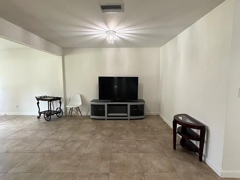2201 Pelican Dr — Photo 5