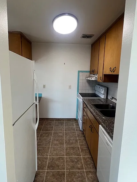 2 bed, 975 sqft, $1,950 — Photo 4