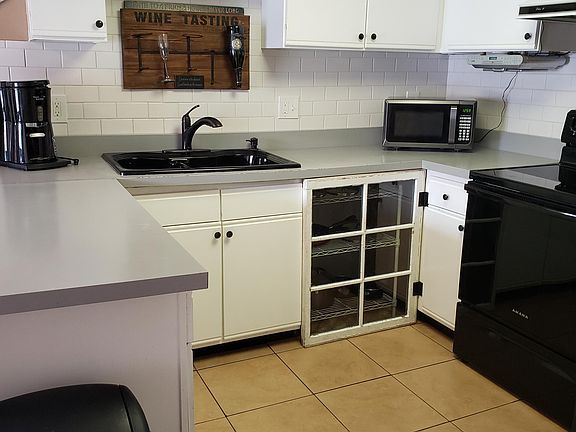 3rd image of 52 E Mulberry St #2
