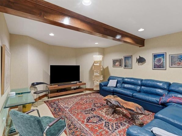 3500 W 63rd St, Mission Hills, KS 66208